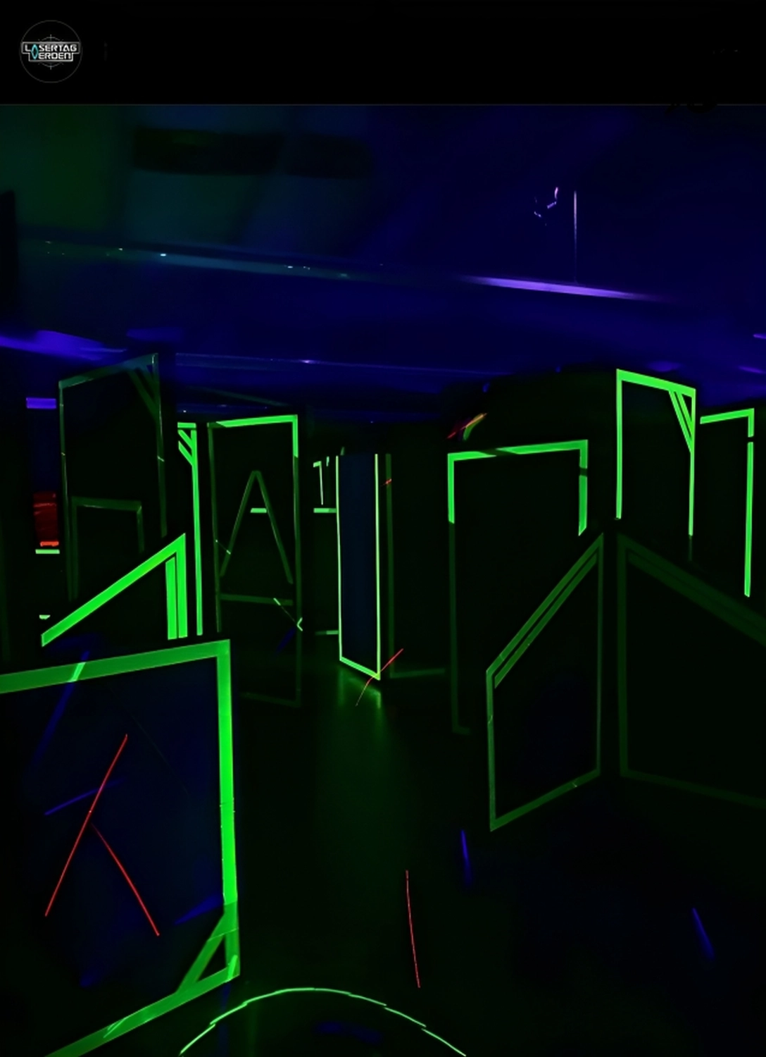 Laser Tag Verden, Spielzimmer mit grünen Neonlichtern